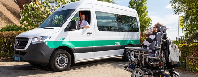 Avanbusje Komt Aanrijden