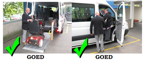 Juist voorbeeld: de chauffeur brengt de scootmobiel via de lift naar binnen, de reiziger stapt zelf voorin de taxi in.